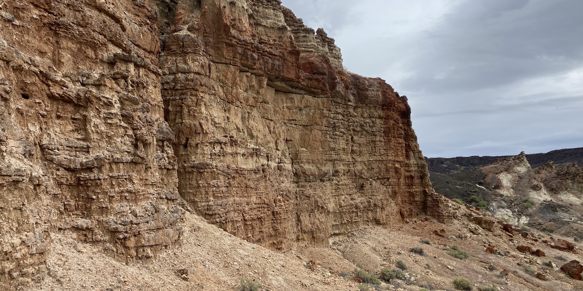 Rocky wall in the desert outside of Jordan Valley in Oregon.